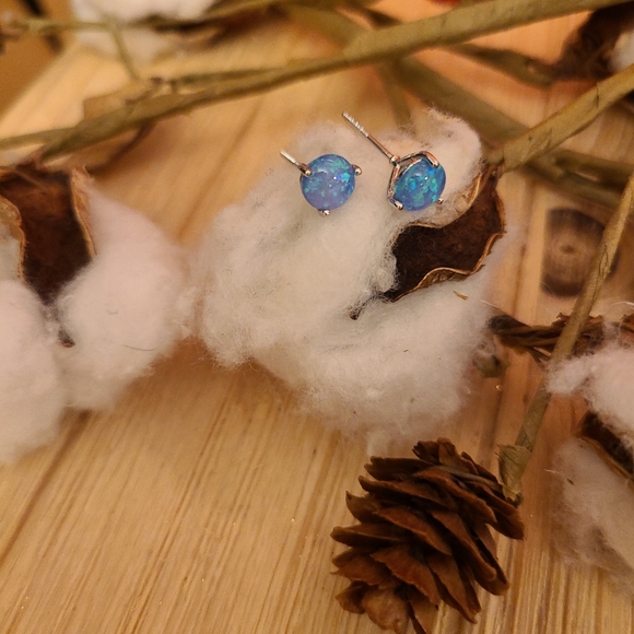 💙💙BACK IN STOCK💙💙INSANELY GORGEOUS!! BLUE GenuineOPAL Martini Cut Studs 💙💙 - Picture 5 of 11